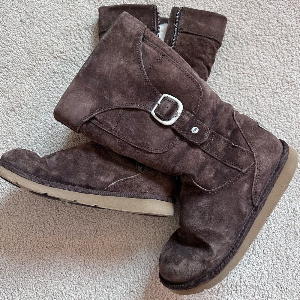 UGG DarkBrown Suede Leather Boot with Wool Lining **Zipper Needs Replaced**